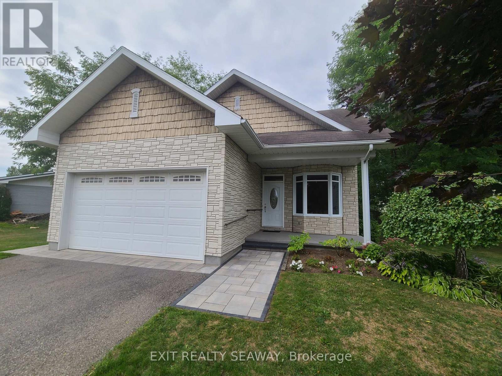 4294 SCHELL STREET, South Dundas, Ontario