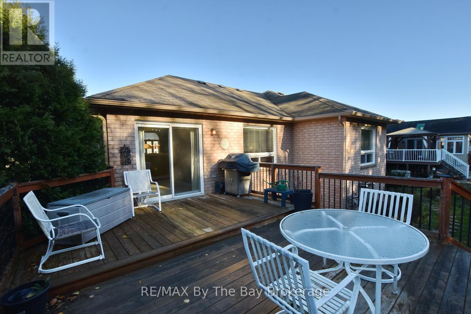 10 Cherry Sands Crescent, Wasaga Beach, Ontario L9Z 1P5 - Photo 16 - S12513912