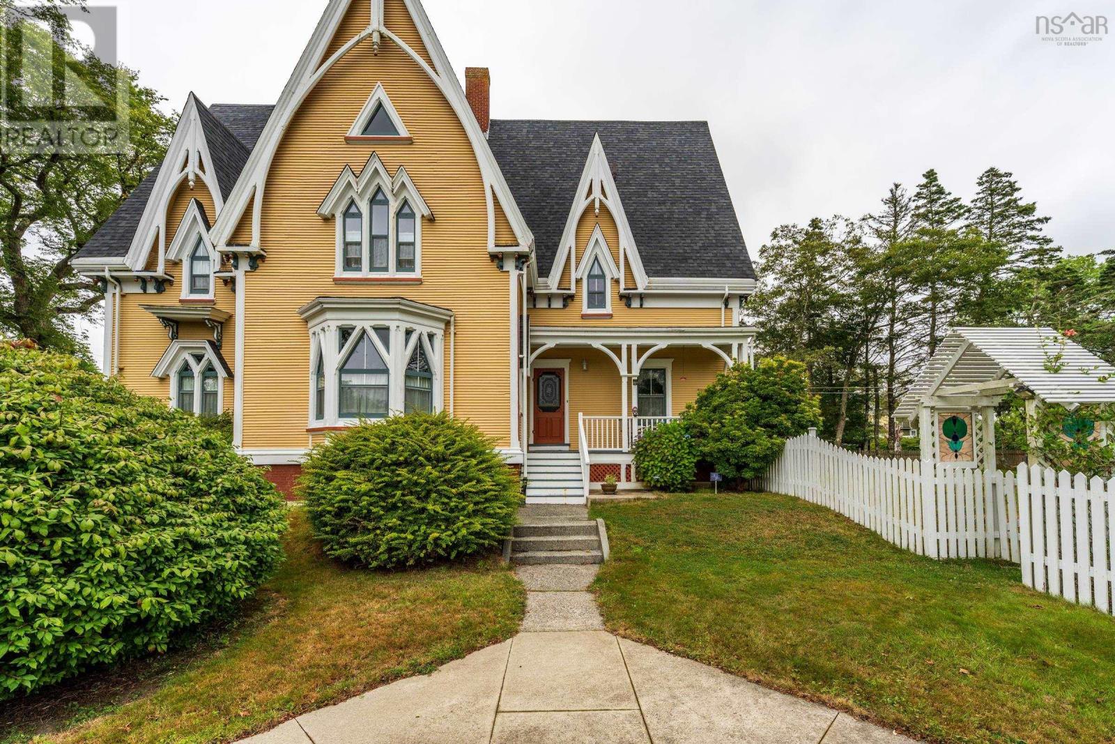 57 William Street, Yarmouth, Nova Scotia  B5A 1Y4 - Photo 2 - 202522237