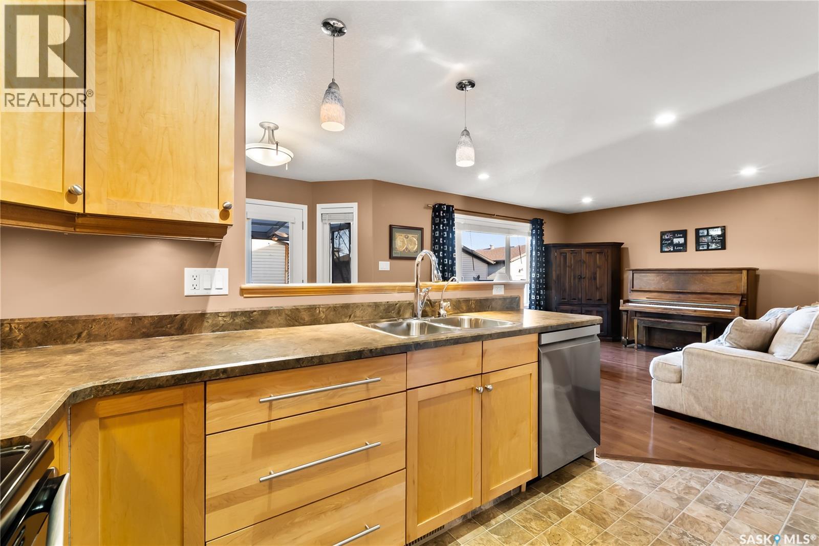 4466 Nicurity Drive, Regina, Saskatchewan  S4X 0C3 - Photo 7 - SK023545