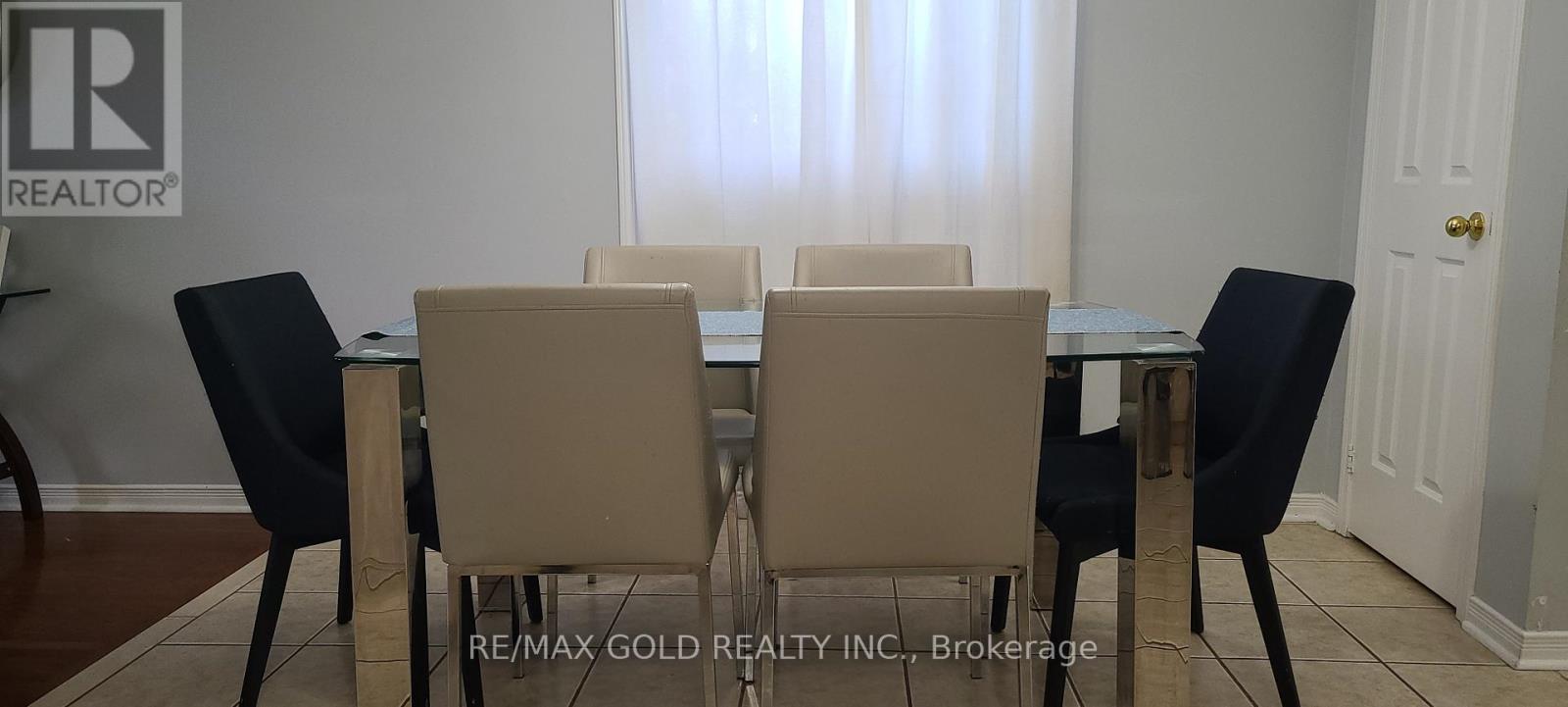 69 Milkweed Crescent, Brampton, Ontario L7A 2G5 - Photo 5 - W12519974