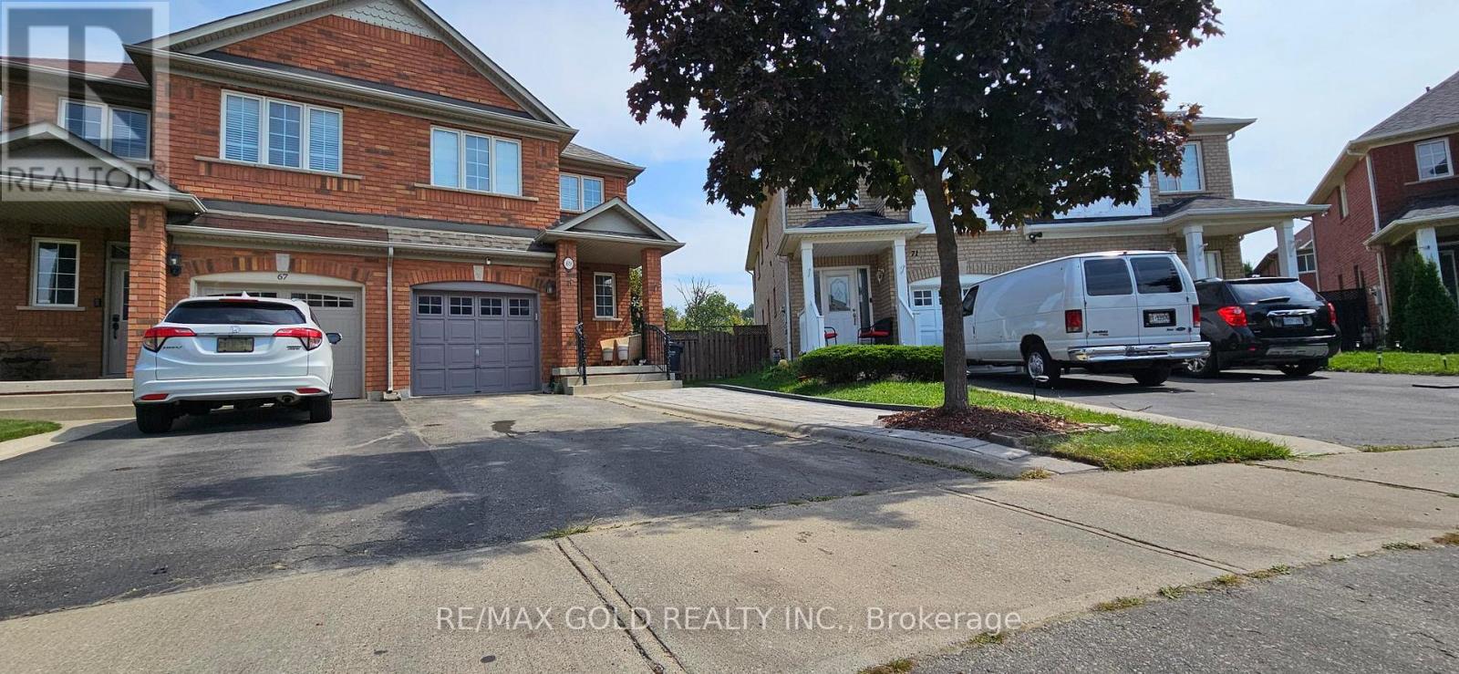 69 Milkweed Crescent, Brampton, Ontario L7A 2G5 - Photo 2 - W12519974
