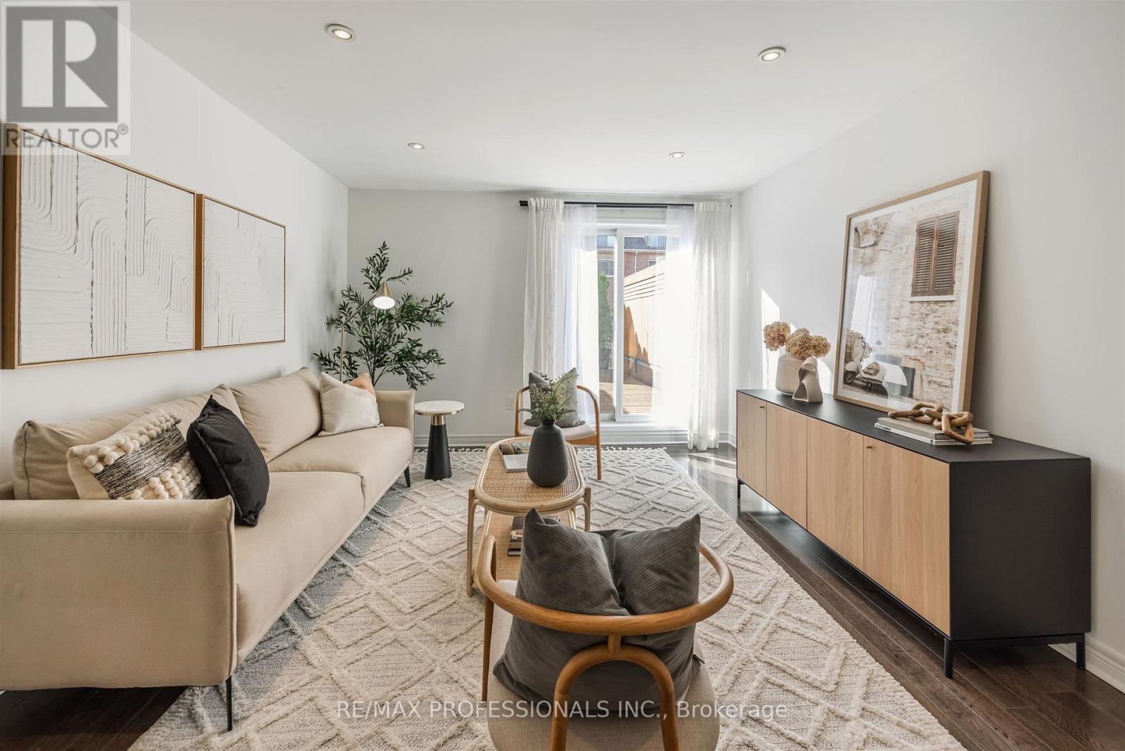 760 Rhodes Avenue, Toronto, Ontario  M4J 4X6 - Photo 11 - E12520562