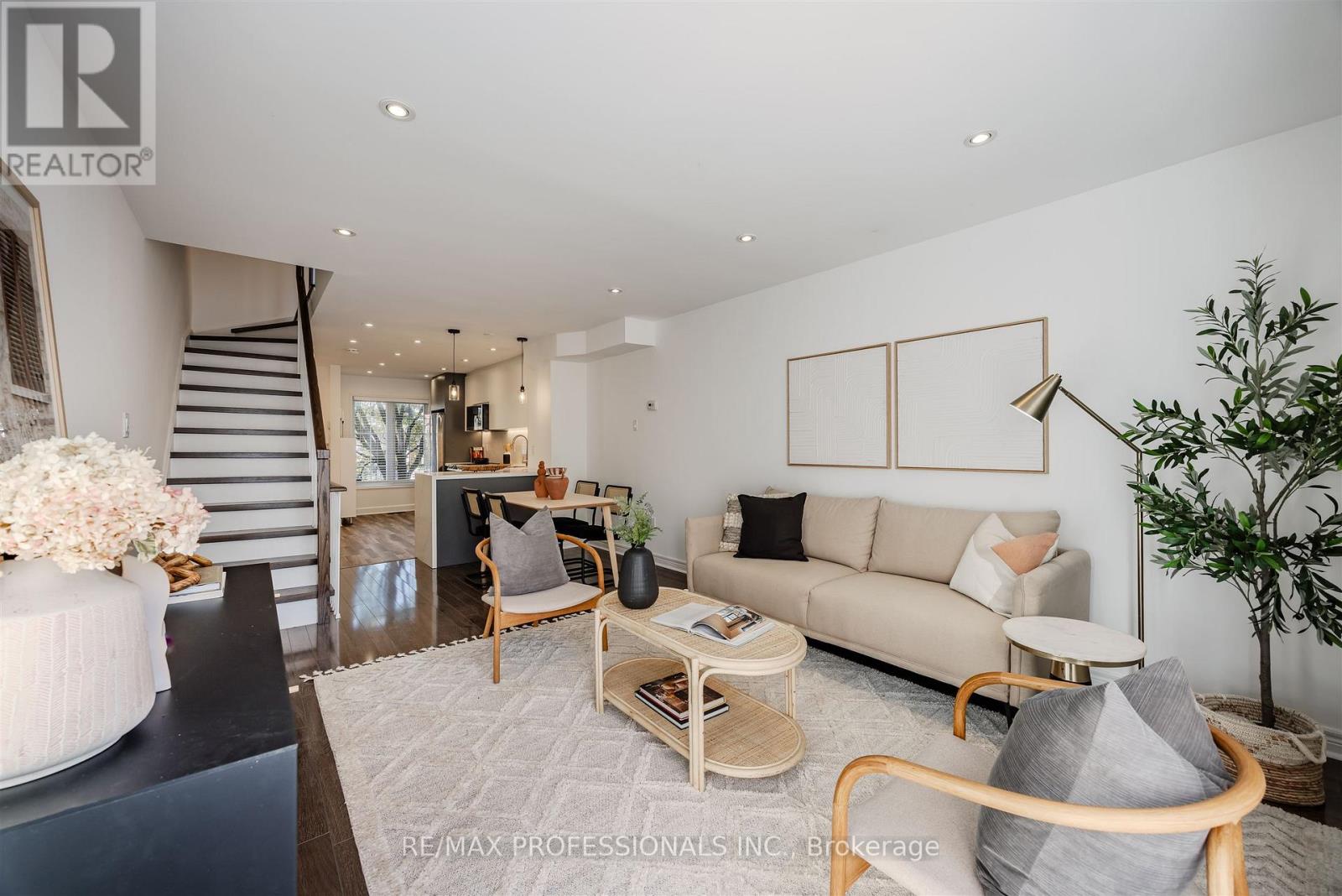 760 Rhodes Avenue, Toronto, Ontario  M4J 4X6 - Photo 12 - E12520562