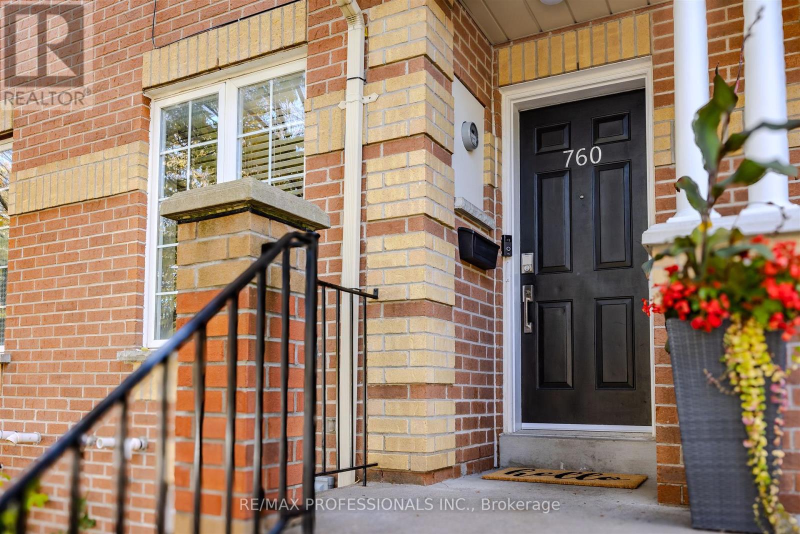 760 Rhodes Avenue, Toronto, Ontario  M4J 4X6 - Photo 2 - E12520562