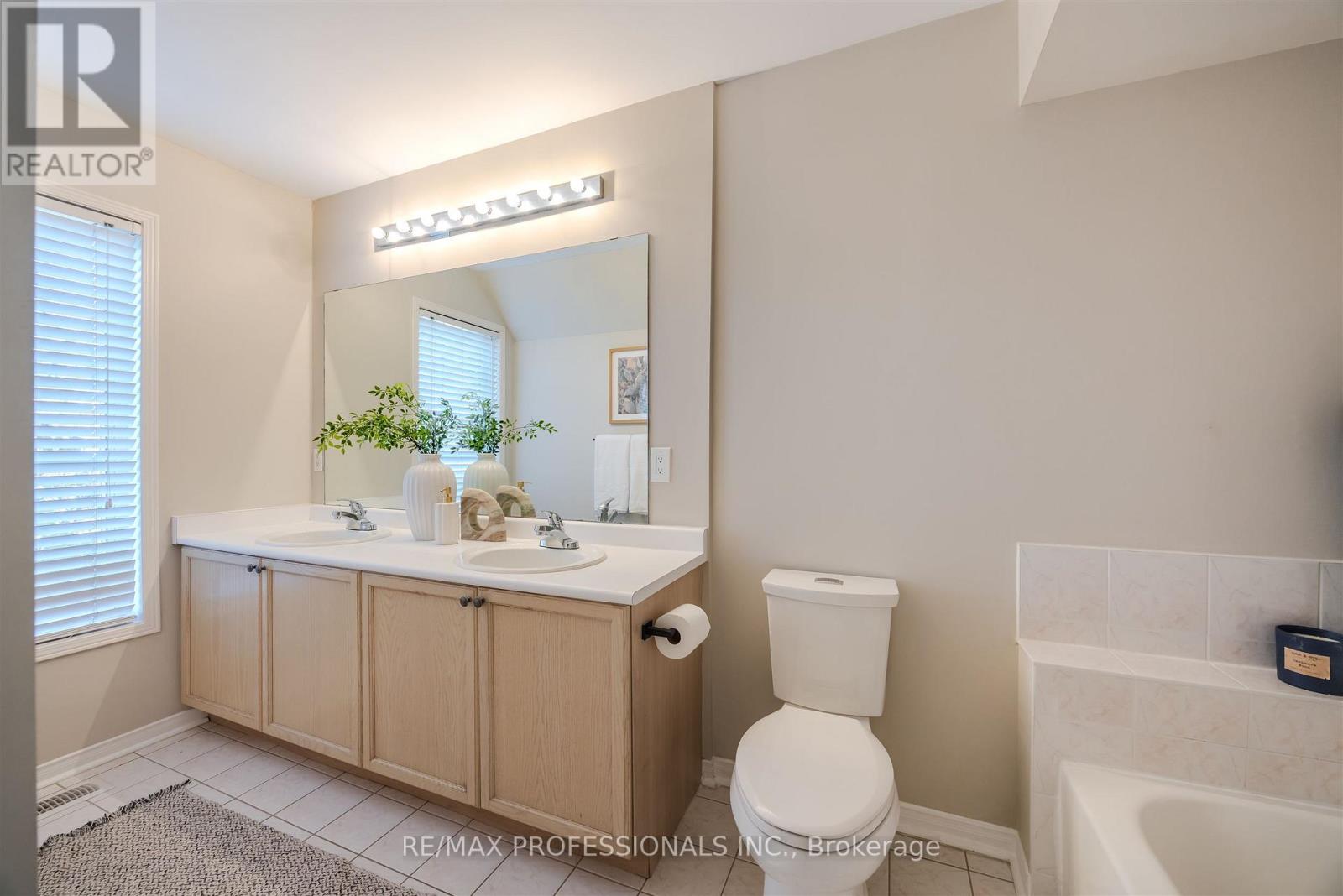 760 Rhodes Avenue, Toronto, Ontario  M4J 4X6 - Photo 24 - E12520562