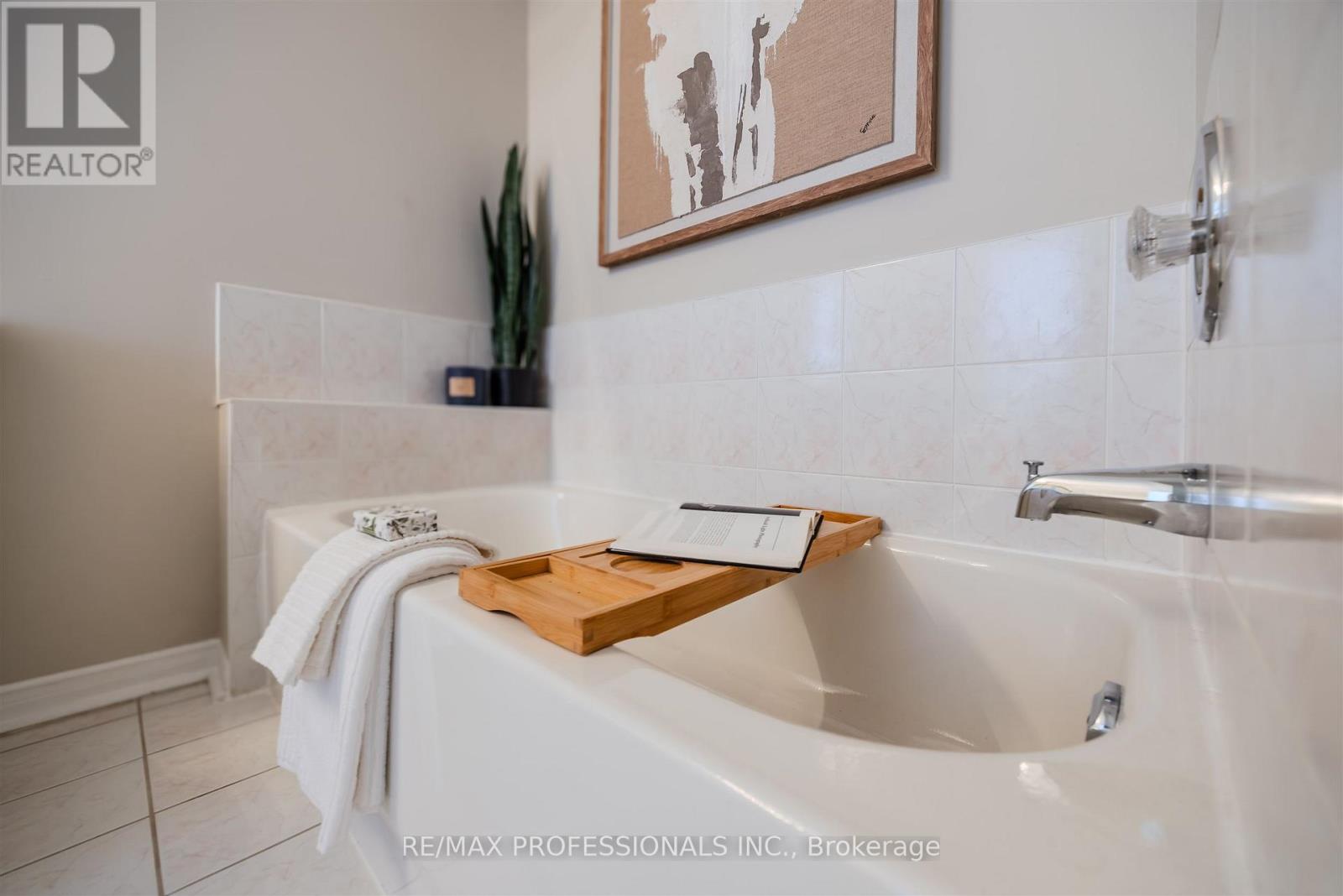 760 Rhodes Avenue, Toronto, Ontario  M4J 4X6 - Photo 25 - E12520562