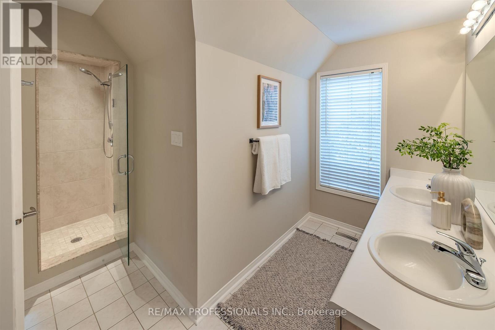 760 Rhodes Avenue, Toronto, Ontario  M4J 4X6 - Photo 26 - E12520562