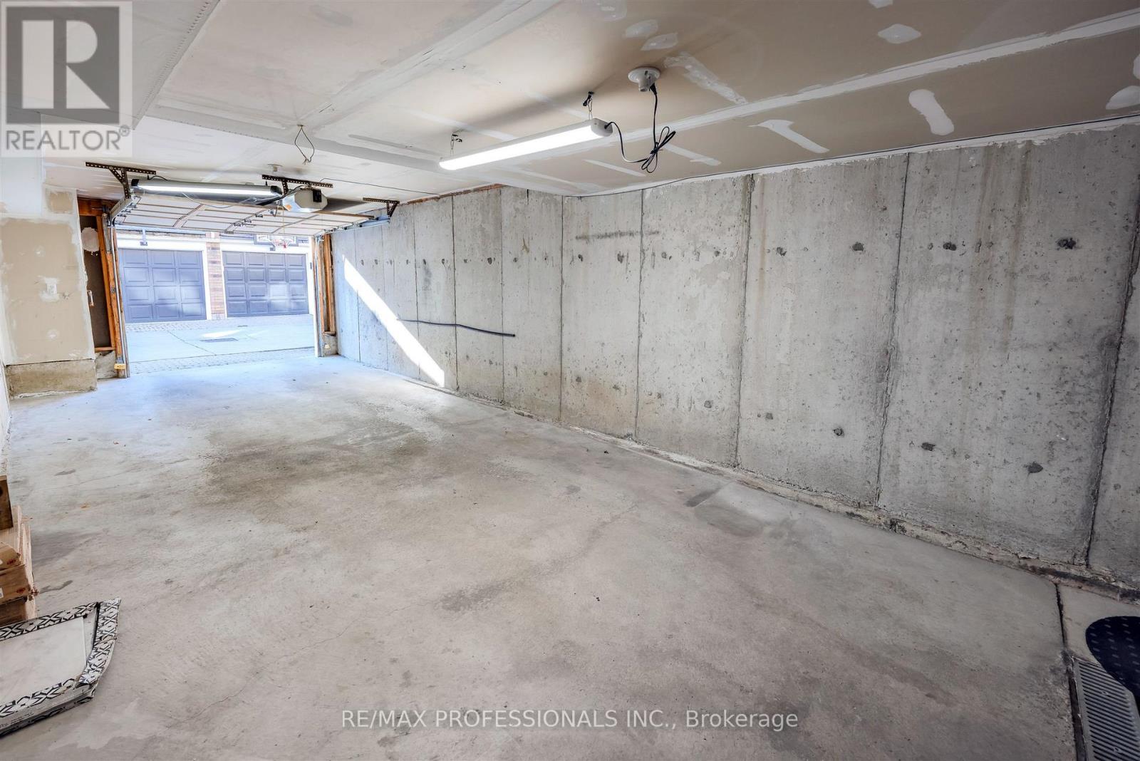 760 Rhodes Avenue, Toronto, Ontario  M4J 4X6 - Photo 32 - E12520562