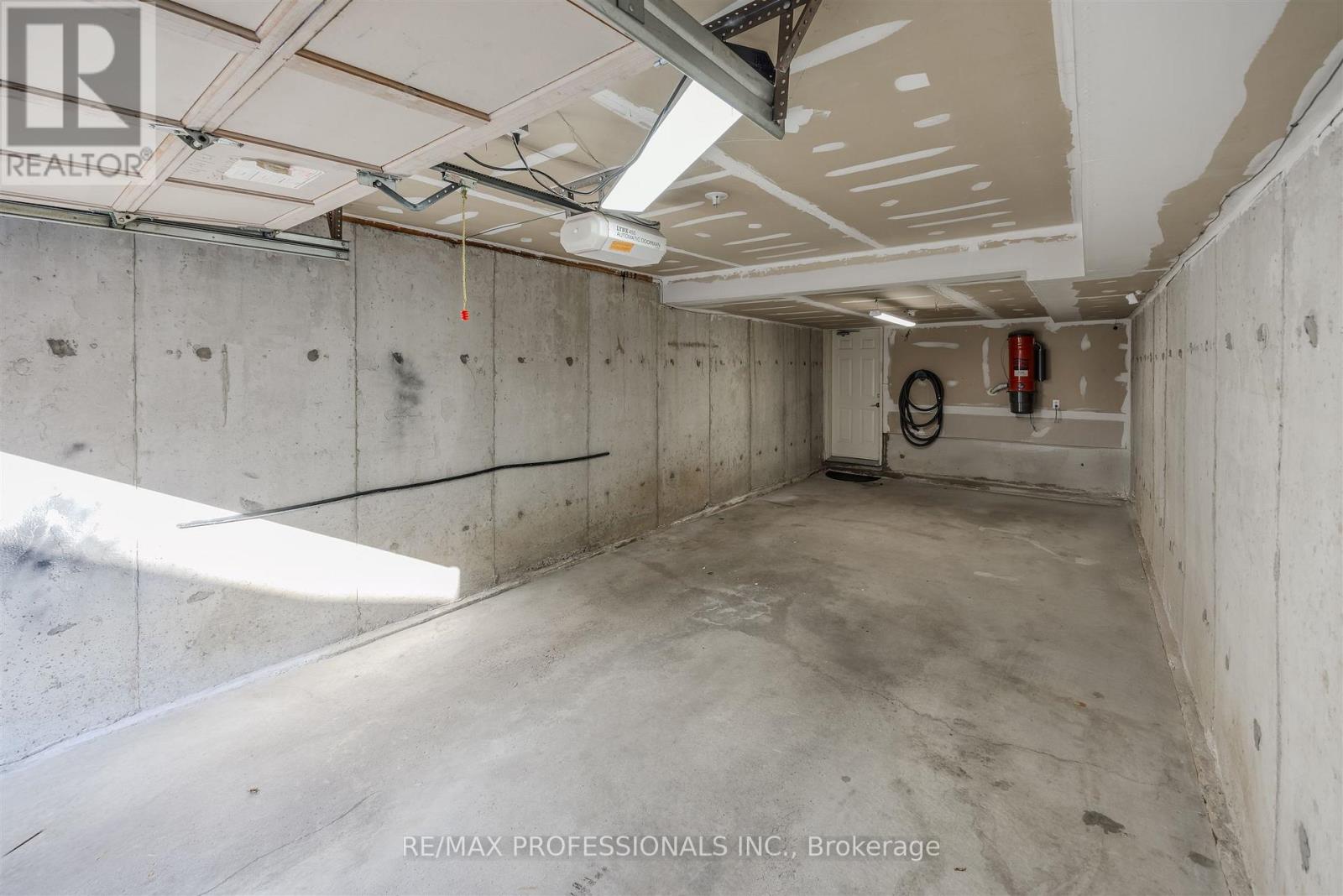 760 Rhodes Avenue, Toronto, Ontario  M4J 4X6 - Photo 33 - E12520562