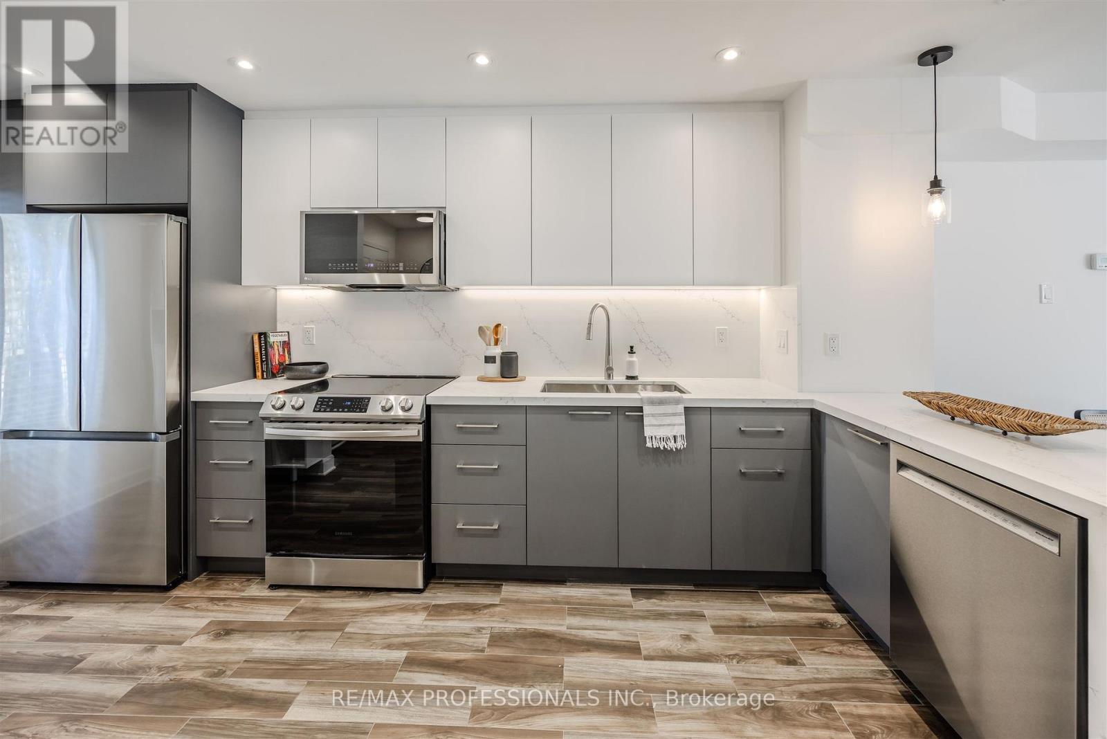 760 Rhodes Avenue, Toronto, Ontario  M4J 4X6 - Photo 5 - E12520562