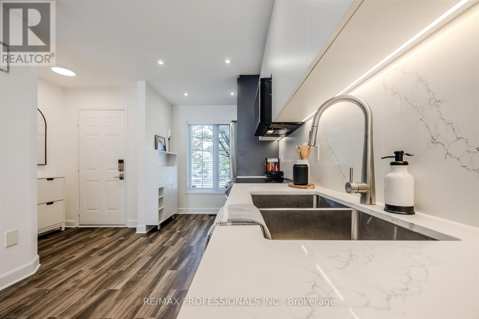 760 Rhodes Avenue, Toronto, Ontario  M4J 4X6 - Photo 6 - E12520562