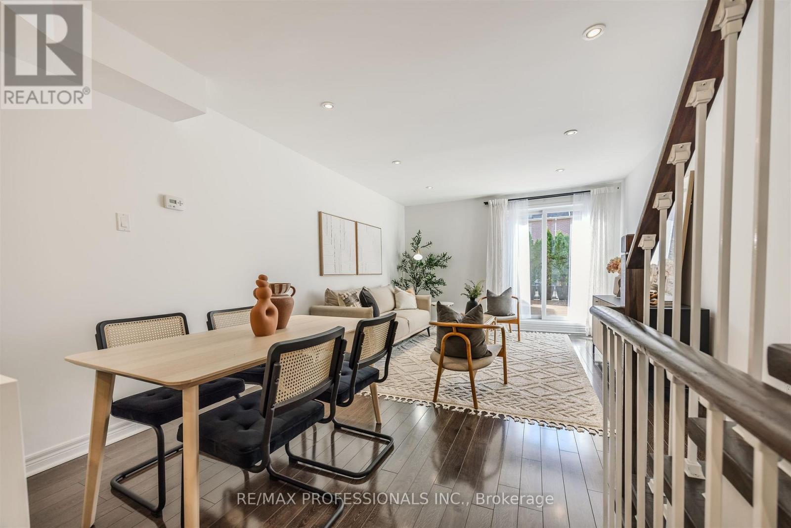 760 Rhodes Avenue, Toronto, Ontario  M4J 4X6 - Photo 9 - E12520562