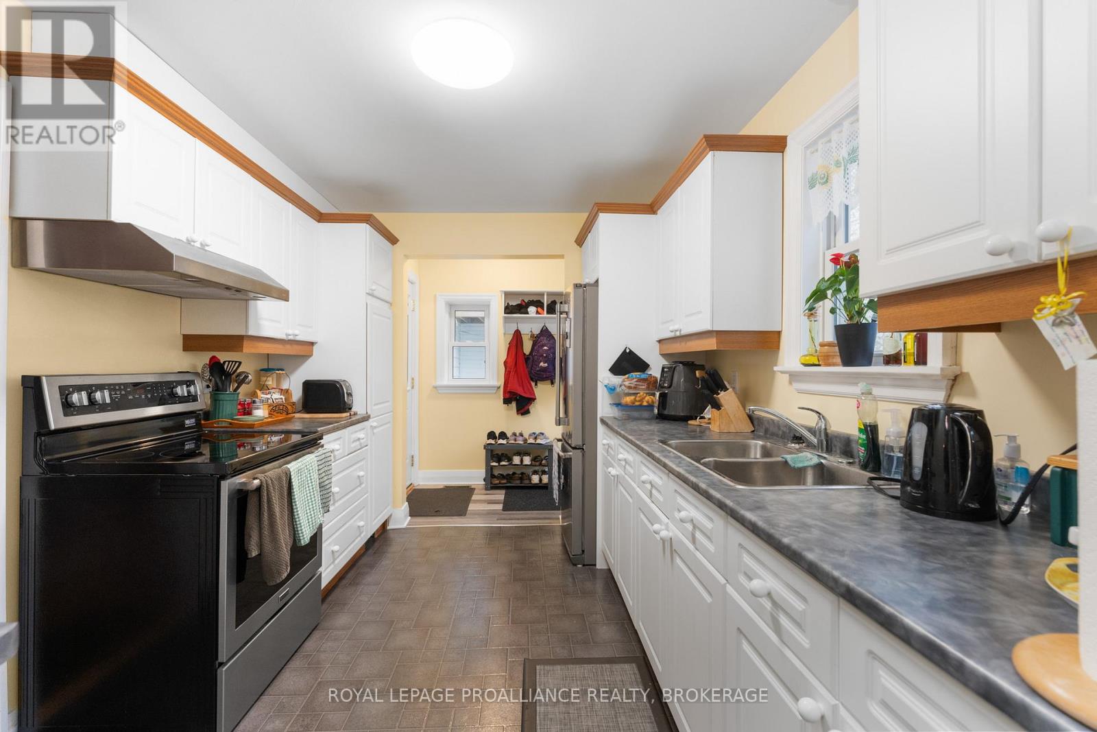 58 Stanley Street, Kingston (East Of Sir John A. Blvd), Ontario  K7K 1Y1 - Photo 12 - X12520596