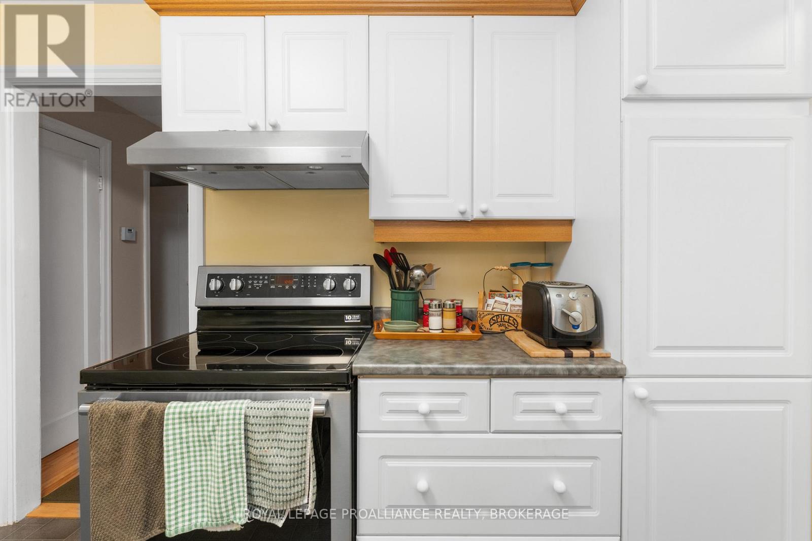 58 Stanley Street, Kingston (East Of Sir John A. Blvd), Ontario  K7K 1Y1 - Photo 13 - X12520596