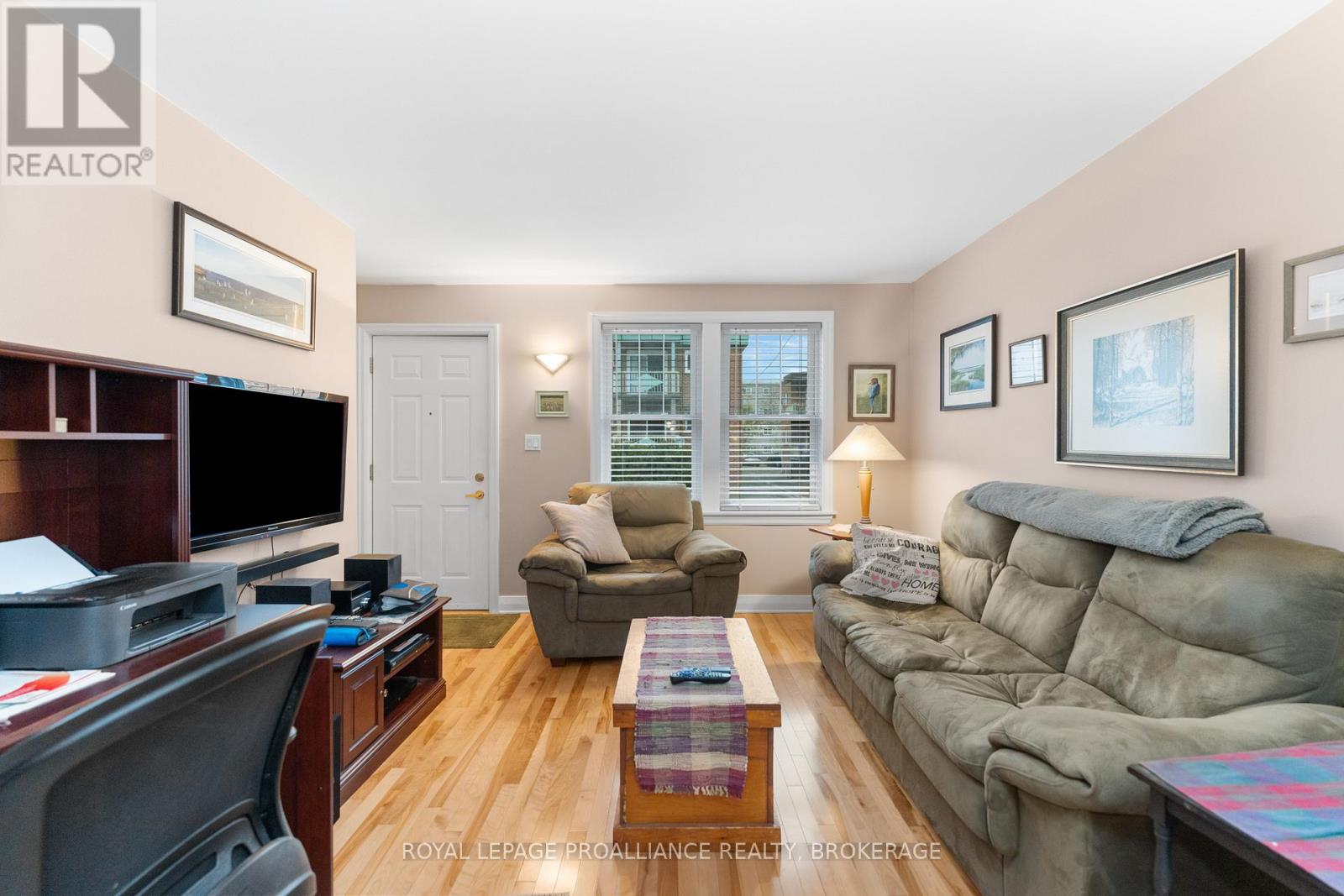 58 Stanley Street, Kingston (East Of Sir John A. Blvd), Ontario  K7K 1Y1 - Photo 8 - X12520596