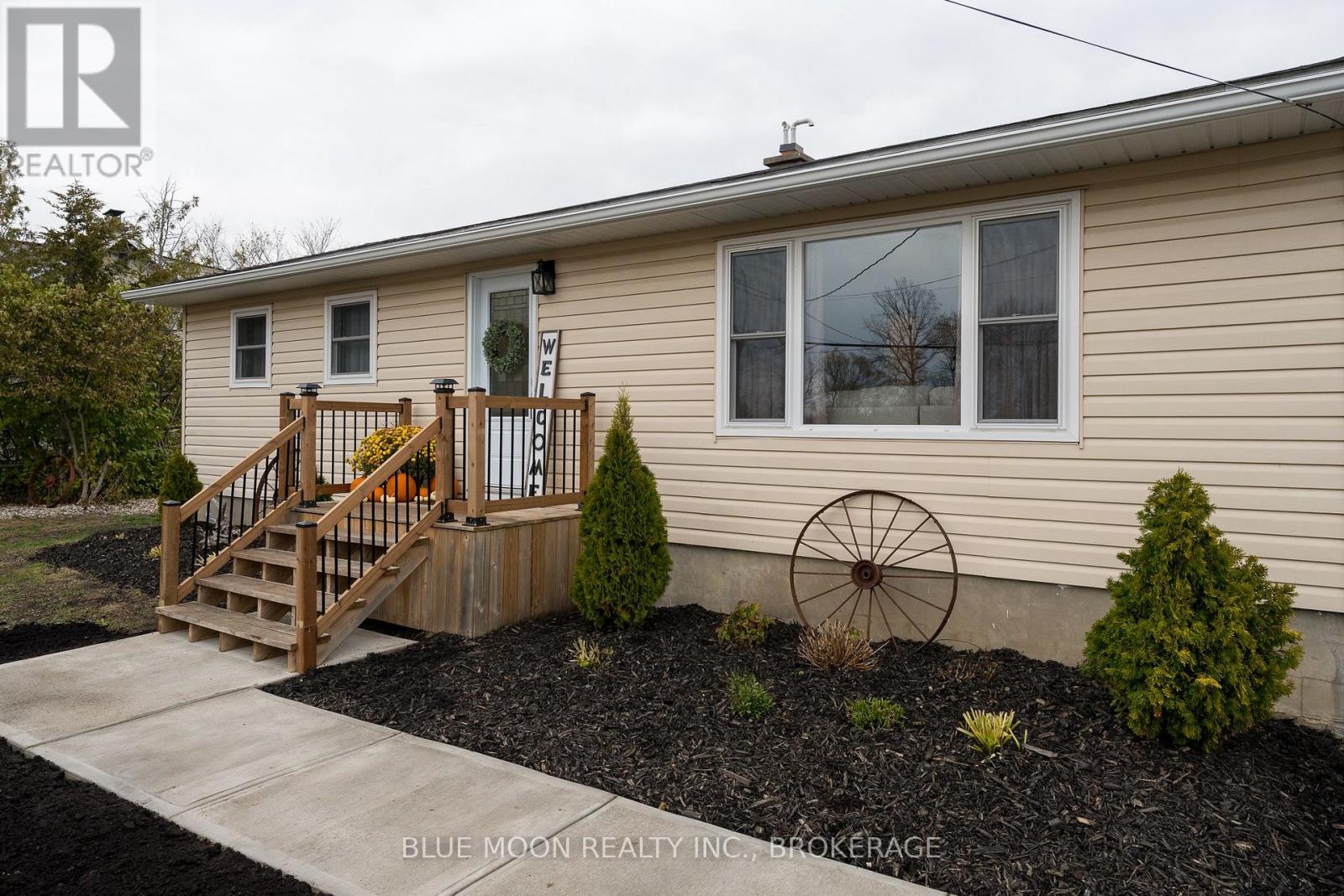 601 Millhaven Road, Loyalist (Lennox And Addington - South), Ontario  K0H 2H0 - Photo 4 - X12520684