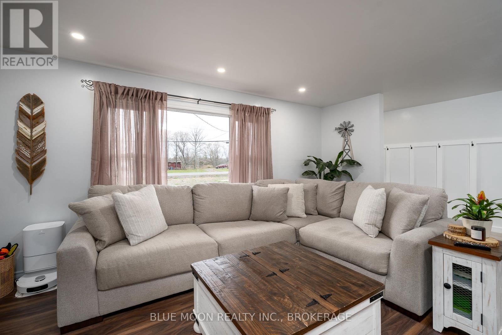 601 Millhaven Road, Loyalist (Lennox And Addington - South), Ontario  K0H 2H0 - Photo 8 - X12520684