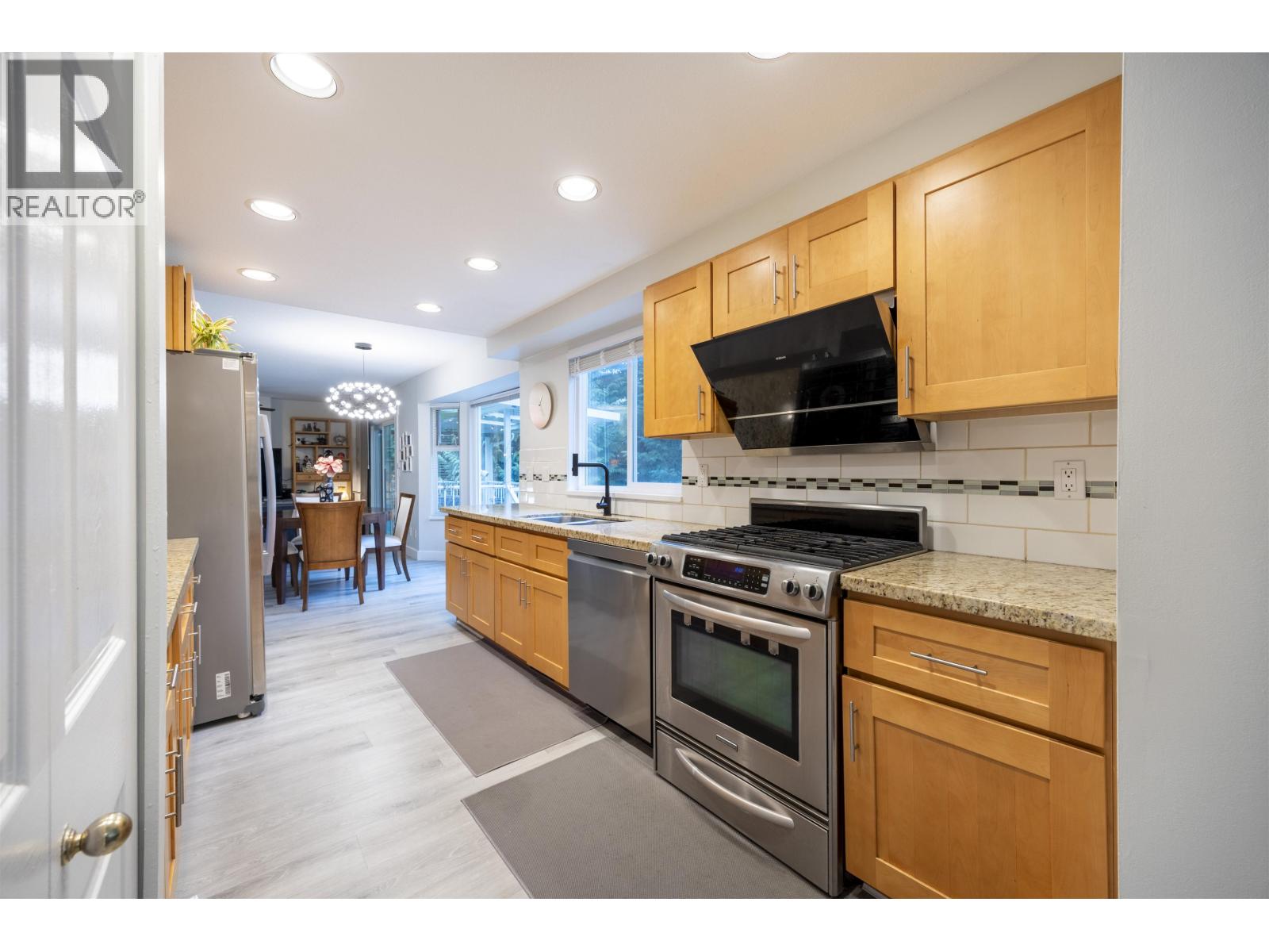 1590 Plateau Crescent, Coquitlam, British Columbia  V3E 3B3 - Photo 21 - R3063411