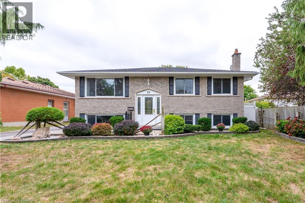 19 MELBOURNE Crescent, Brantford, Ontario