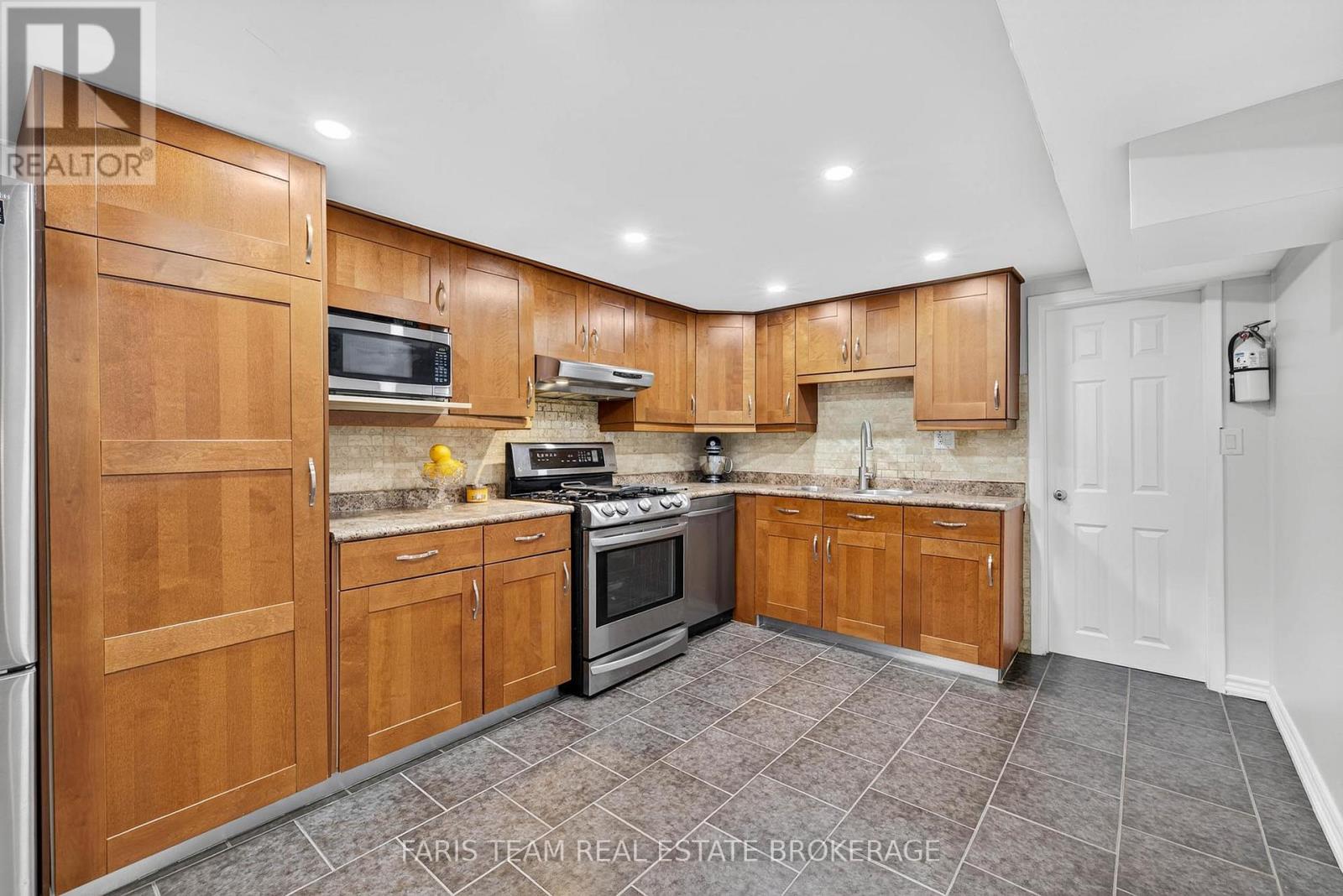 38 Collingdale Road, Toronto, Ontario  M9V 3R1 - Photo 26 - W12520538