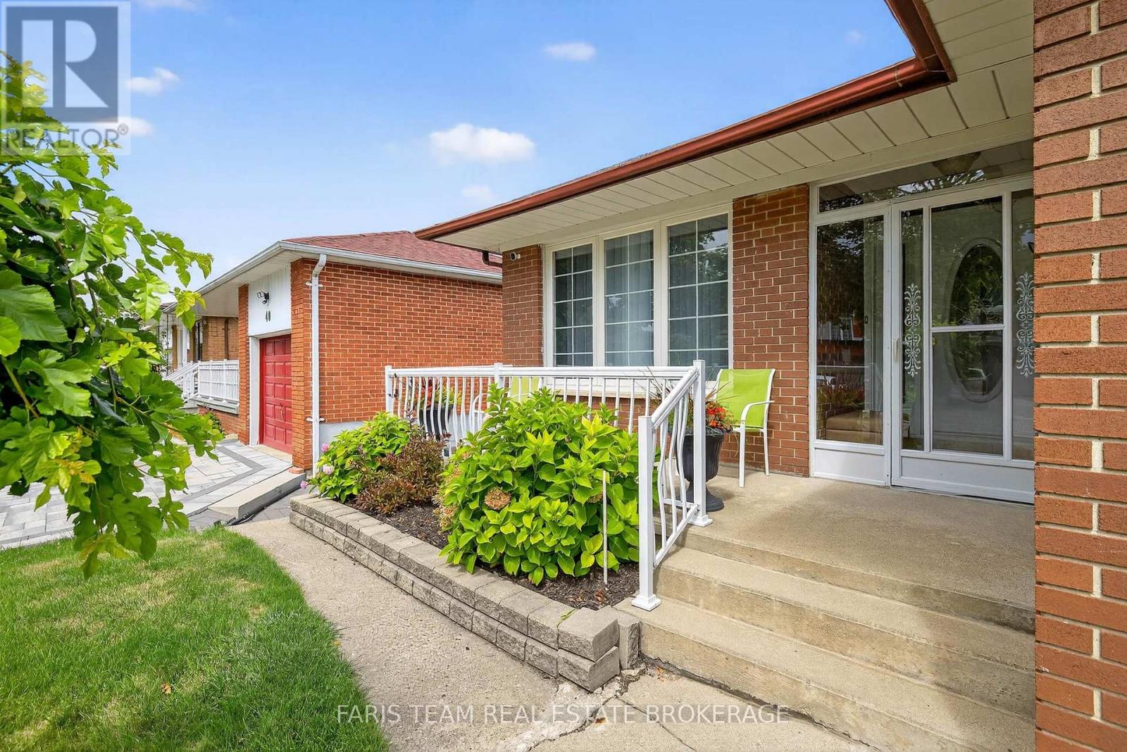 38 Collingdale Road, Toronto, Ontario  M9V 3R1 - Photo 3 - W12520538