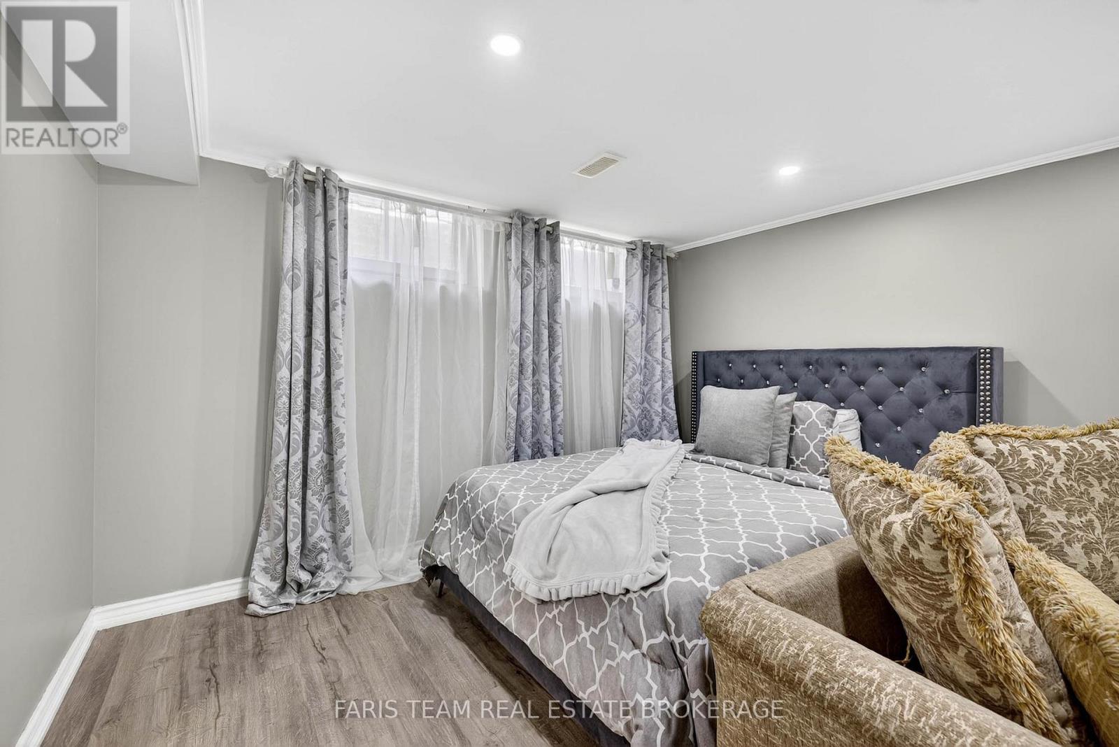 38 Collingdale Road, Toronto, Ontario  M9V 3R1 - Photo 34 - W12520538