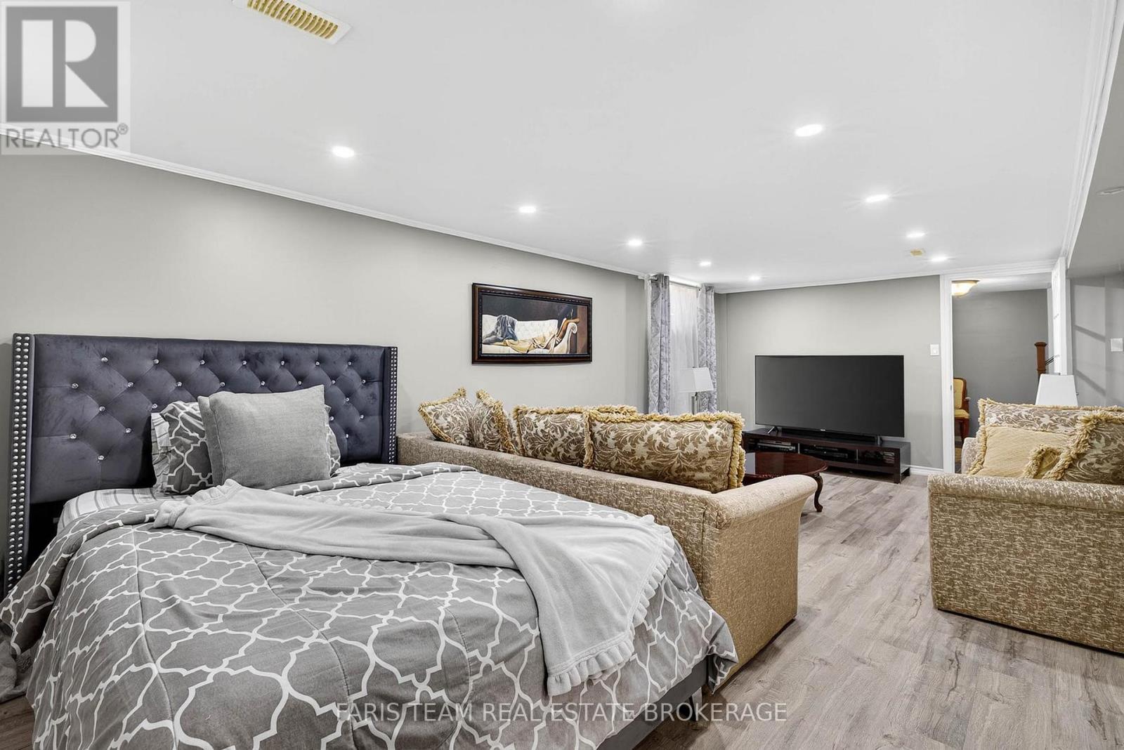 38 Collingdale Road, Toronto, Ontario  M9V 3R1 - Photo 35 - W12520538