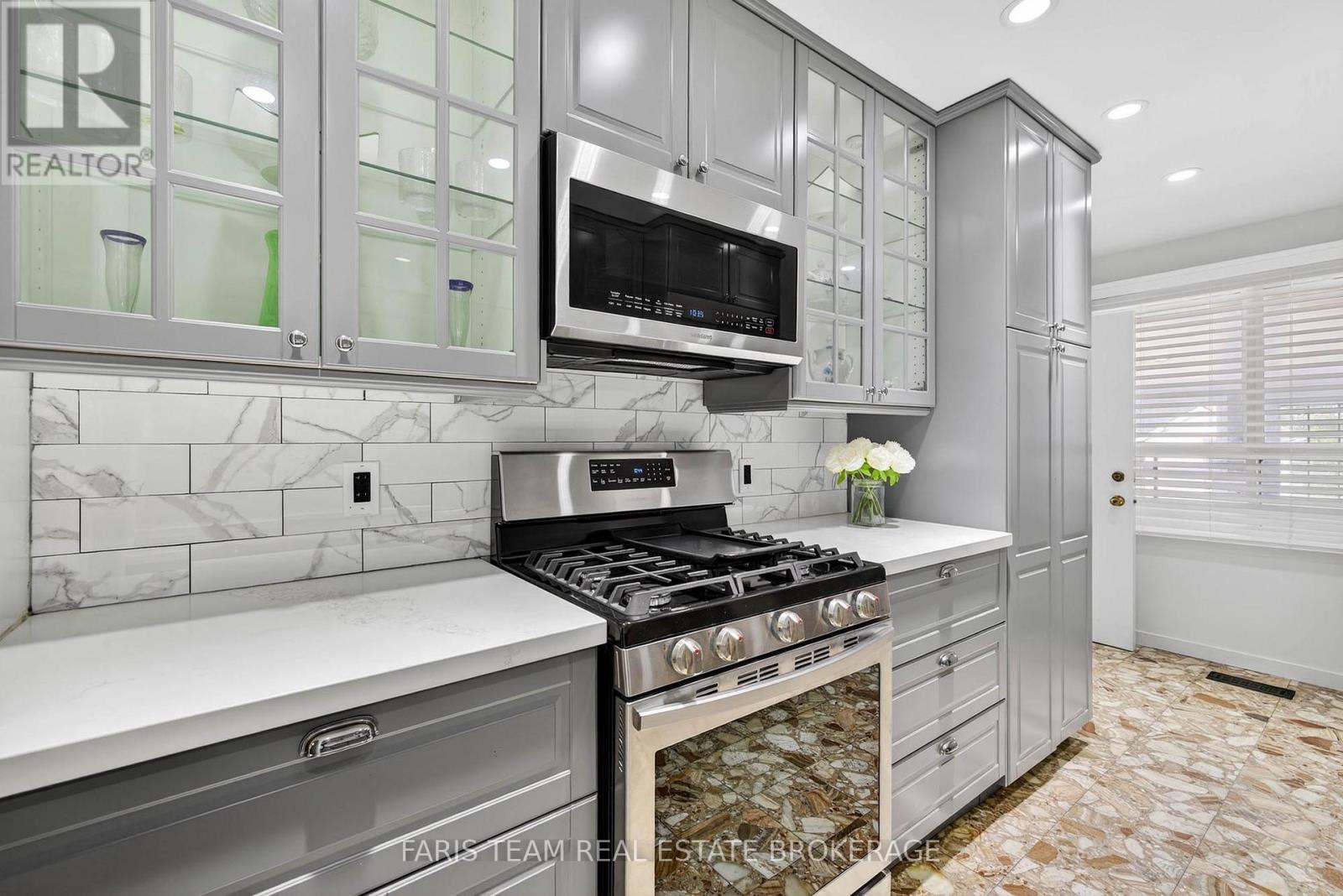 38 Collingdale Road, Toronto, Ontario  M9V 3R1 - Photo 7 - W12520538