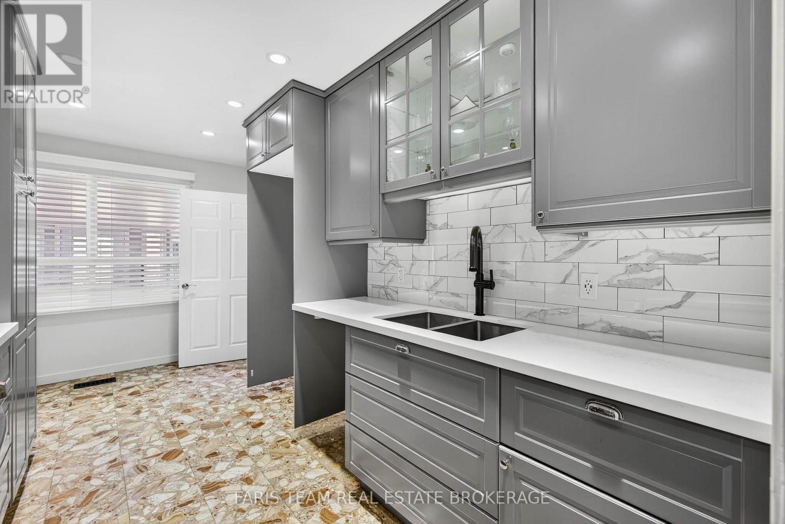 38 Collingdale Road, Toronto, Ontario  M9V 3R1 - Photo 8 - W12520538