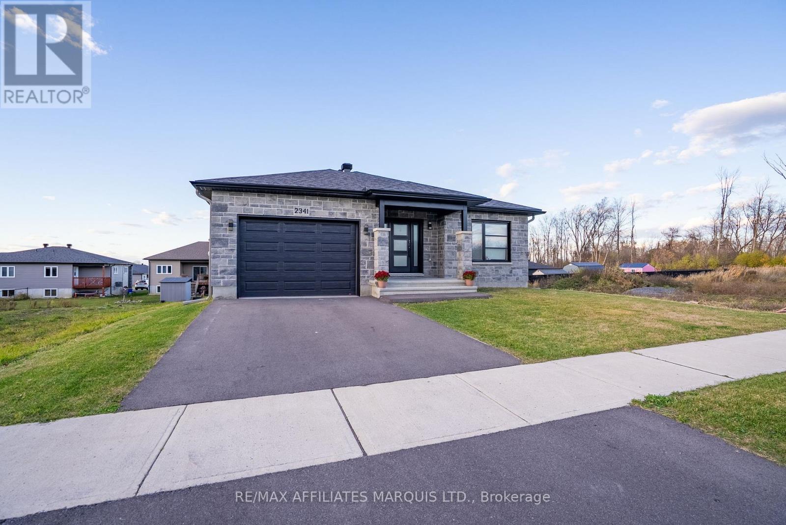 2341 Crewson Court, Cornwall, Ontario  K6H 0H9 - Photo 4 - X12507690