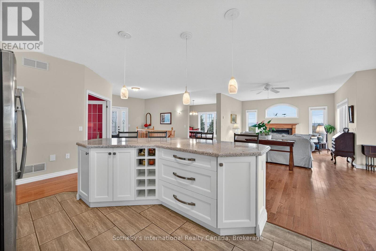 108 Ridgecrest Lane, Meaford, Ontario N0H 2P0 - Photo 12 - X12520628