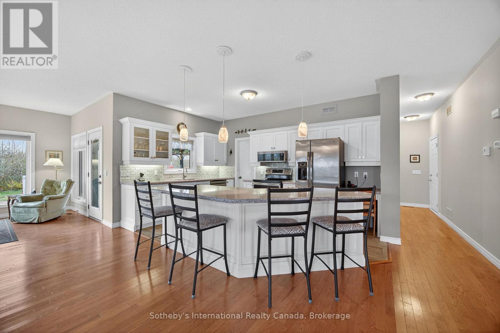 108 Ridgecrest Lane, Meaford, Ontario N0H 2P0 - Photo 6 - X12520628