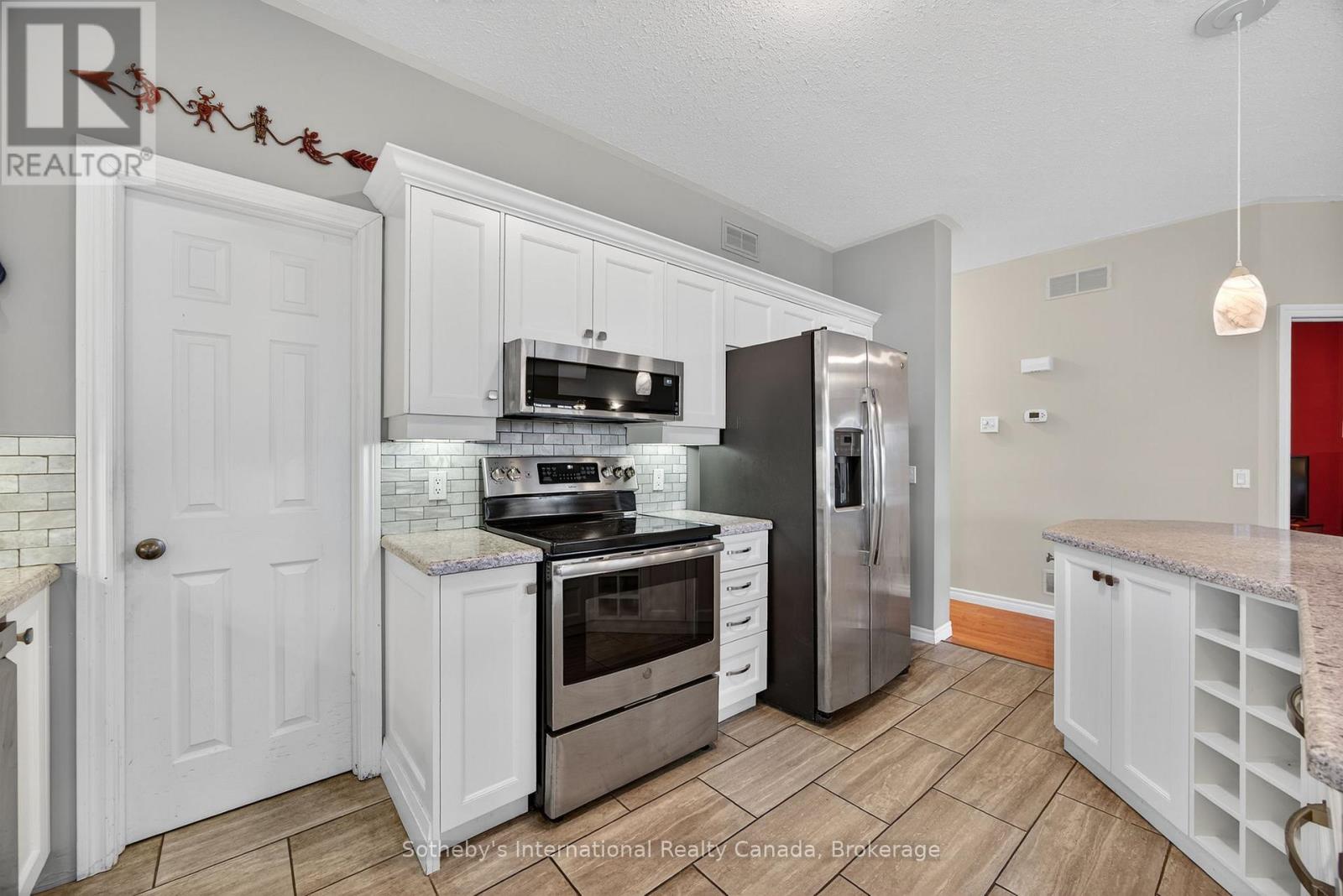 108 Ridgecrest Lane, Meaford, Ontario N0H 2P0 - Photo 9 - X12520628