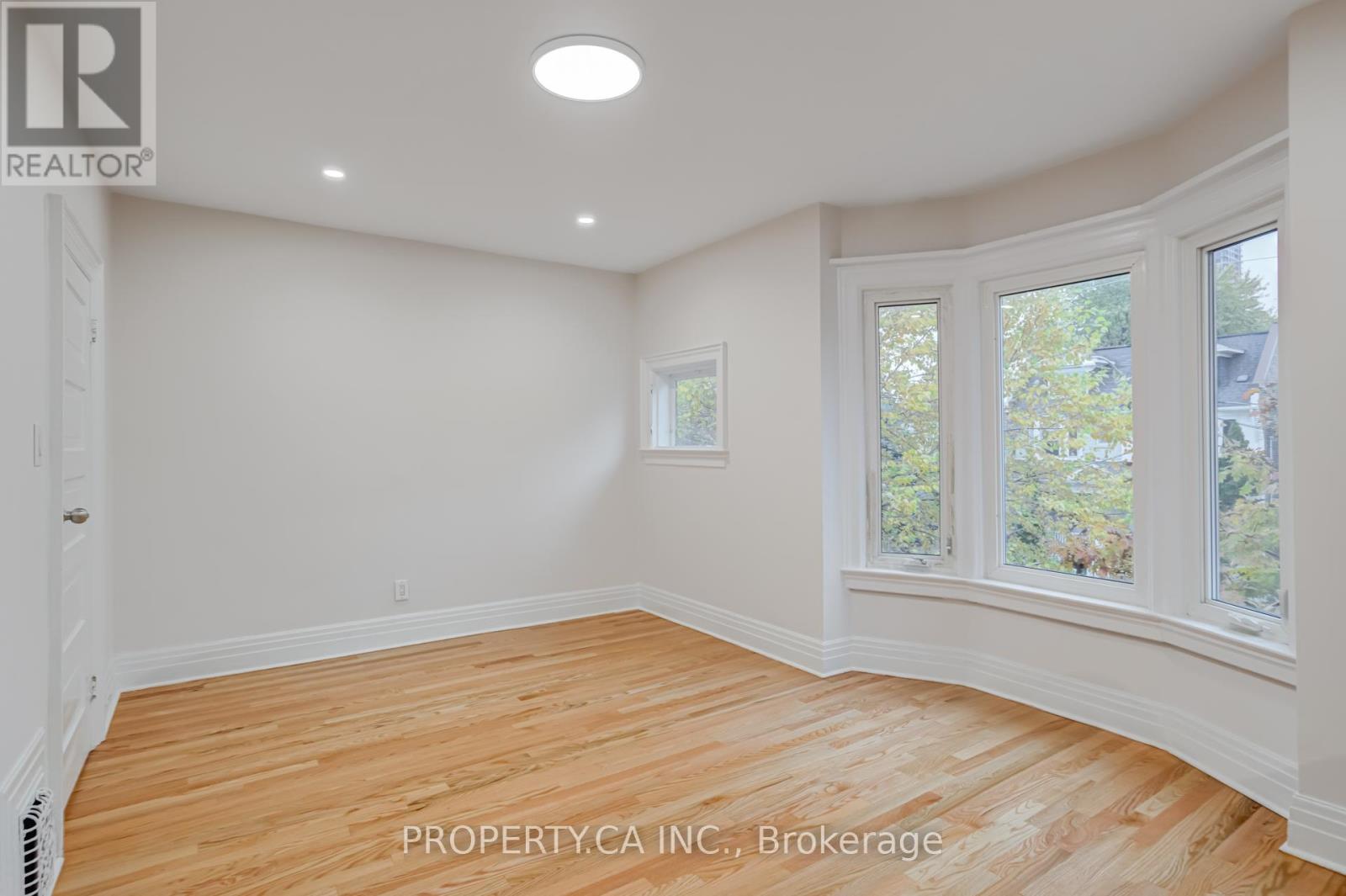 Upper - 356 Saint Clarens Avenue, Toronto, Ontario  M6H 3W3 - Photo 11 - C12520608