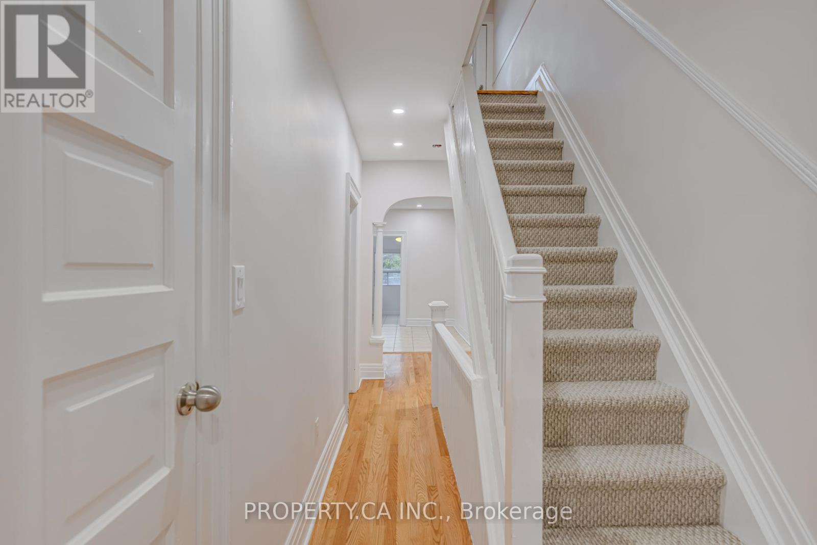 Upper - 356 Saint Clarens Avenue, Toronto, Ontario  M6H 3W3 - Photo 13 - C12520608