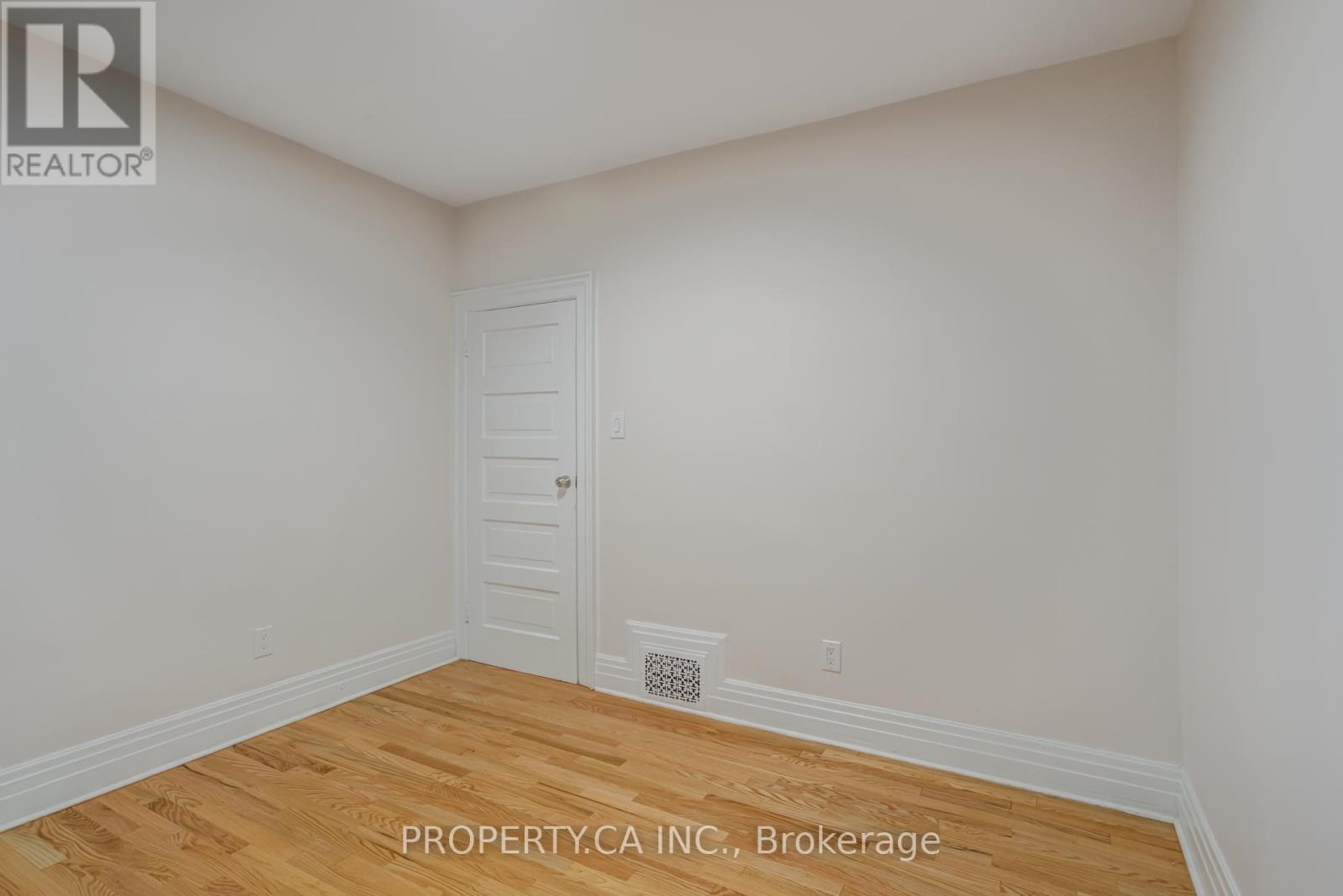 Upper - 356 Saint Clarens Avenue, Toronto, Ontario  M6H 3W3 - Photo 15 - C12520608