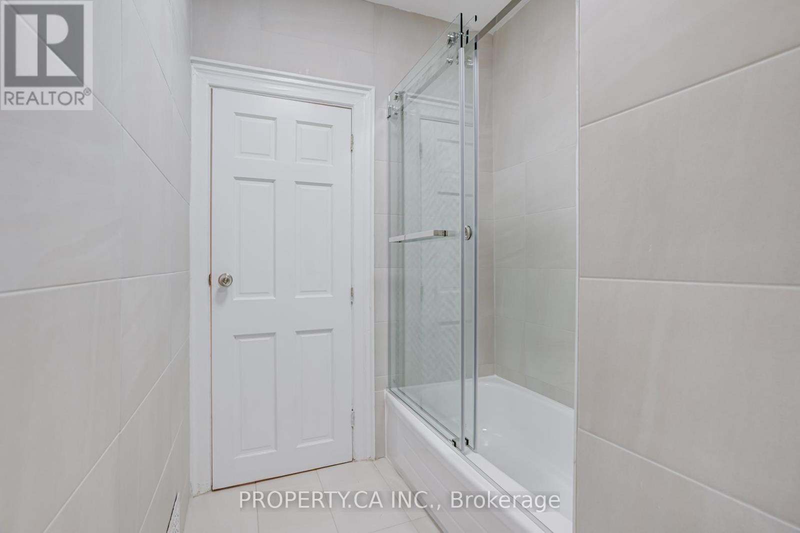 Upper - 356 Saint Clarens Avenue, Toronto, Ontario  M6H 3W3 - Photo 18 - C12520608