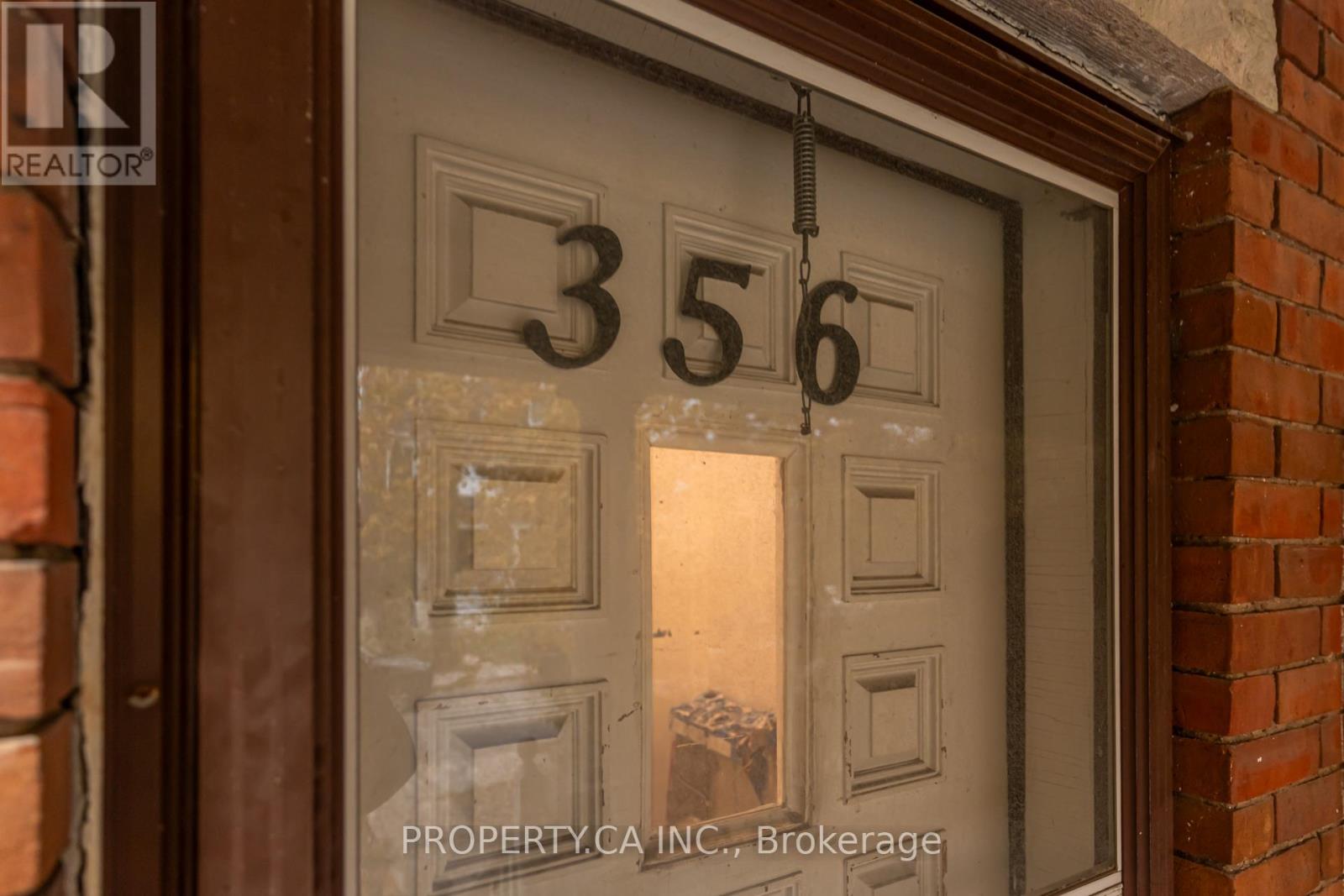 Upper - 356 Saint Clarens Avenue, Toronto, Ontario  M6H 3W3 - Photo 2 - C12520608