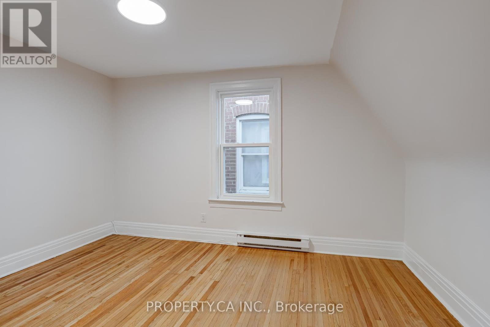 Upper - 356 Saint Clarens Avenue, Toronto, Ontario  M6H 3W3 - Photo 21 - C12520608