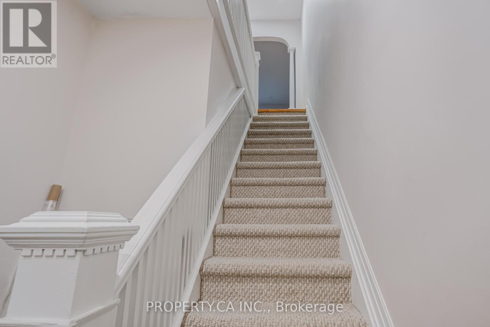 Upper - 356 Saint Clarens Avenue, Toronto, Ontario  M6H 3W3 - Photo 3 - C12520608