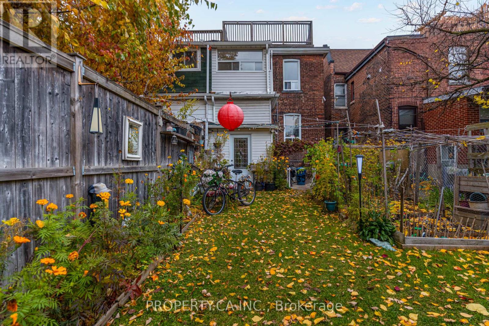 Upper - 356 Saint Clarens Avenue, Toronto, Ontario  M6H 3W3 - Photo 31 - C12520608
