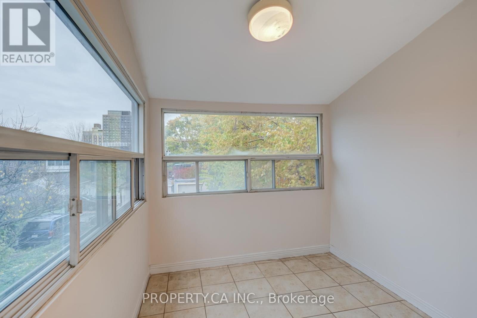 Upper - 356 Saint Clarens Avenue, Toronto, Ontario  M6H 3W3 - Photo 7 - C12520608