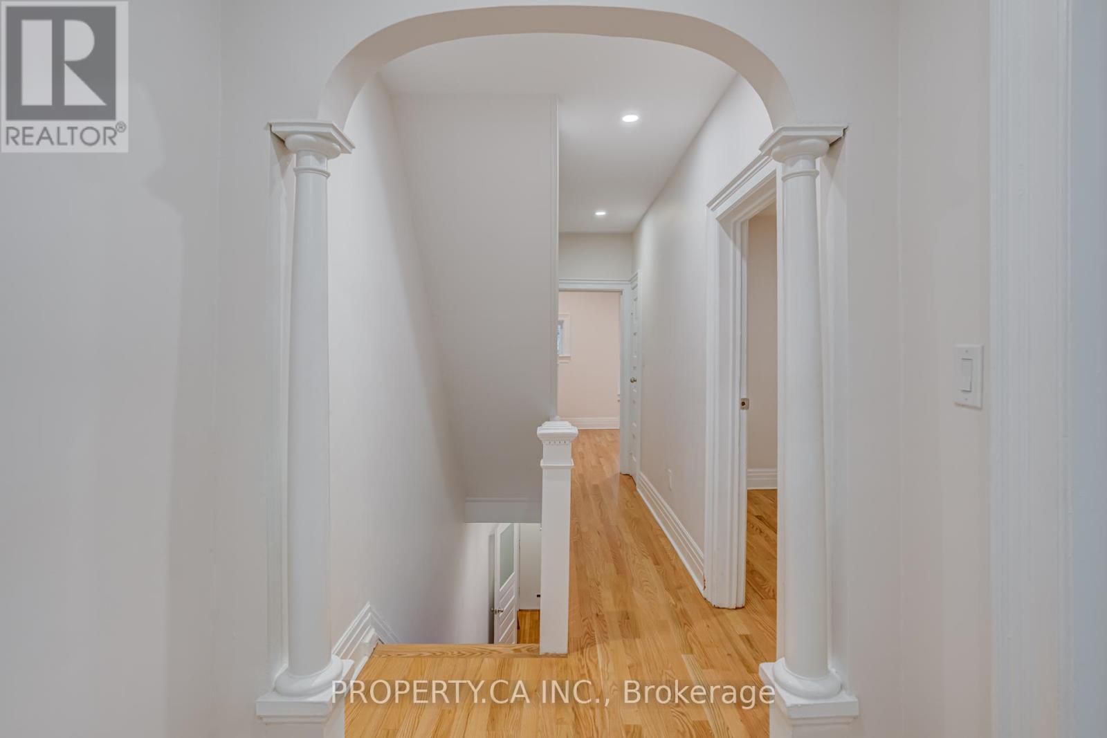 Upper - 356 Saint Clarens Avenue, Toronto, Ontario  M6H 3W3 - Photo 9 - C12520608