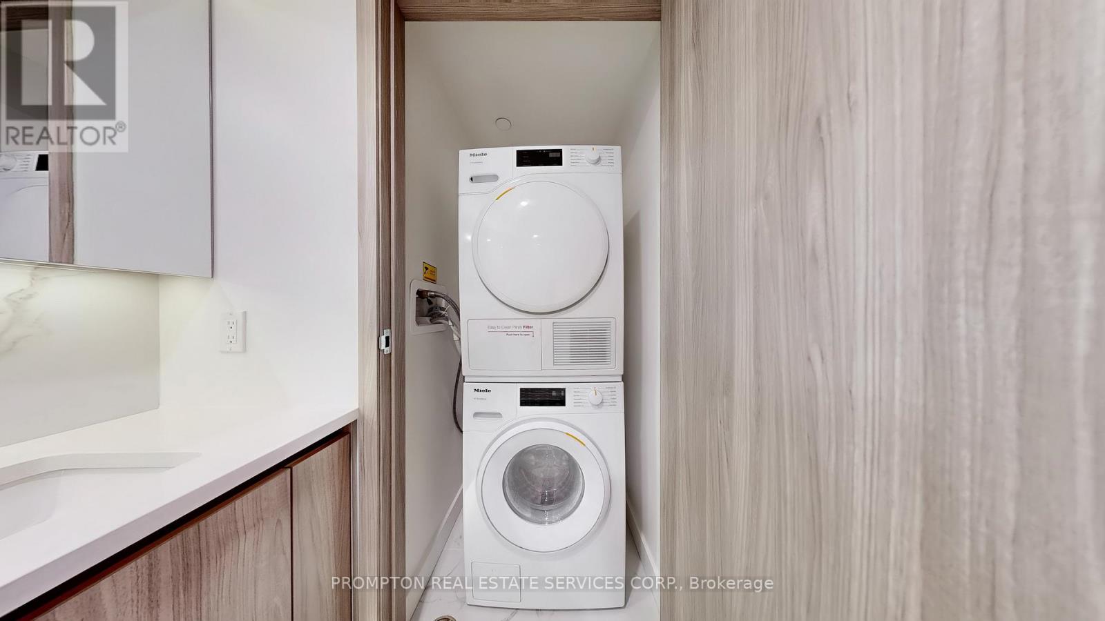 5810 - 3 Concord Cityplace Way, Toronto, Ontario M5V 0X4 - Photo 42 - C12520636