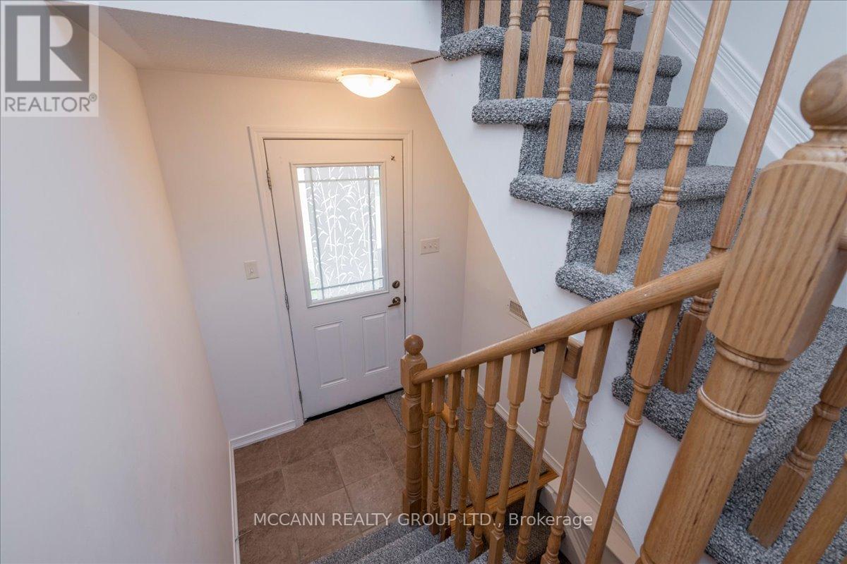 79 Franks Way, Barrie, Ontario  L4N 3J1 - Photo 5 - S12448344