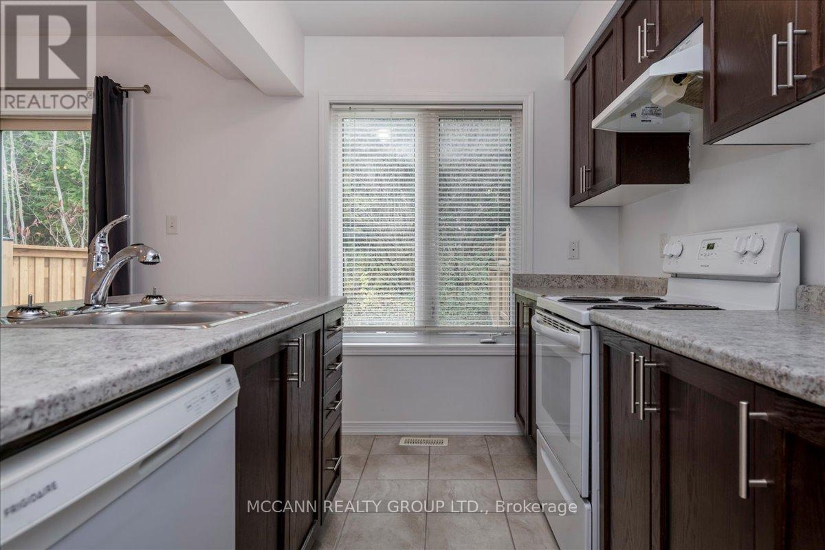 79 Franks Way, Barrie, Ontario  L4N 3J1 - Photo 9 - S12448344