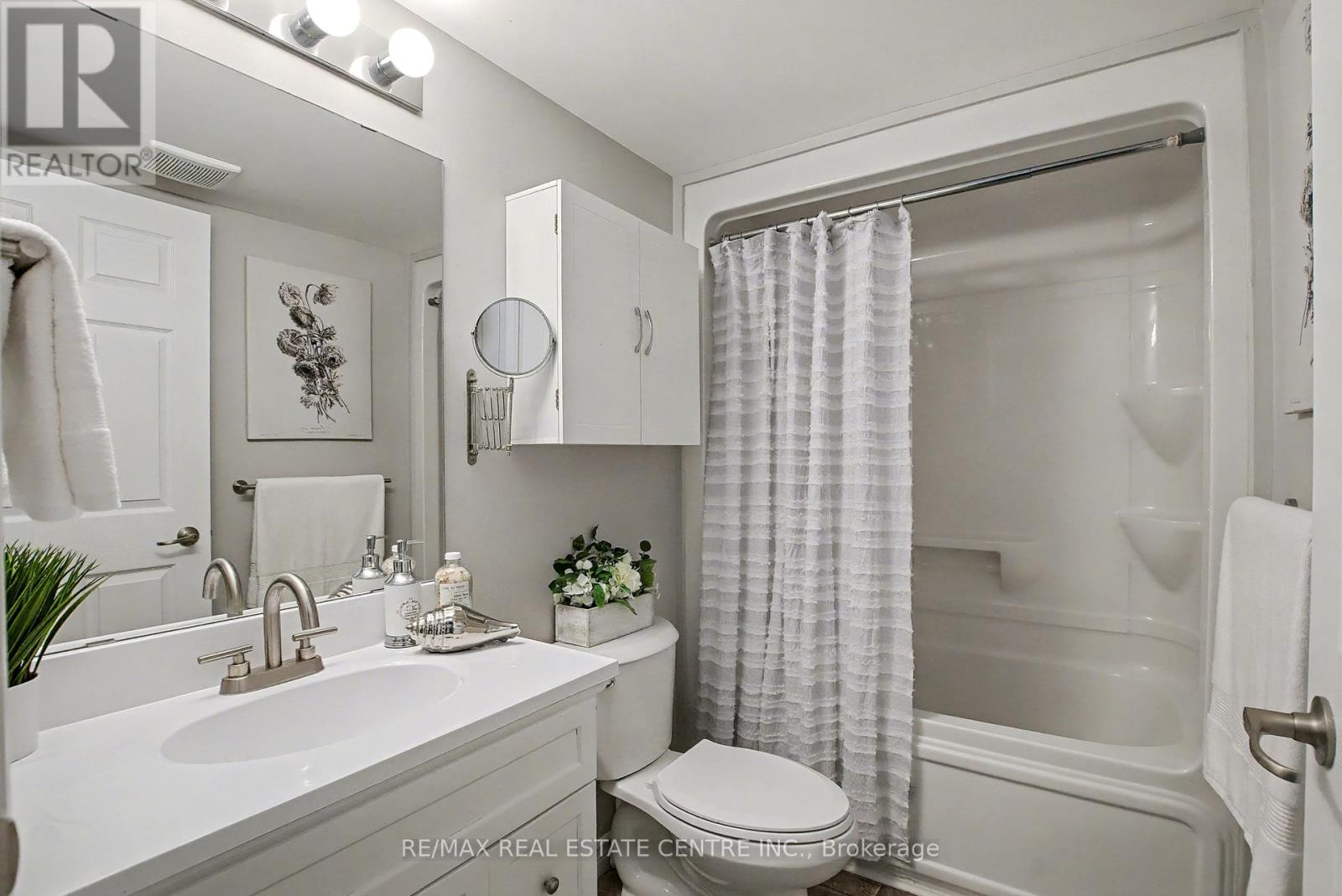 204 - 1380 Main Street E, Milton, Ontario  L9T 7S4 - Photo 15 - W12440503