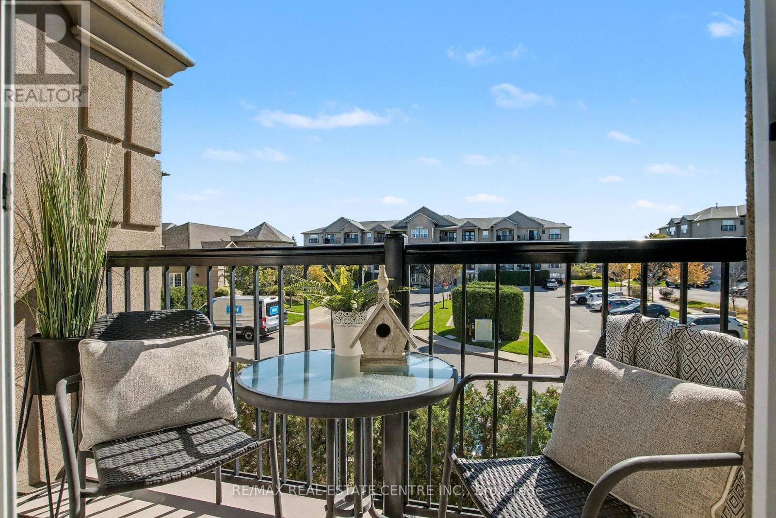 204 - 1380 Main Street E, Milton, Ontario  L9T 7S4 - Photo 5 - W12440503