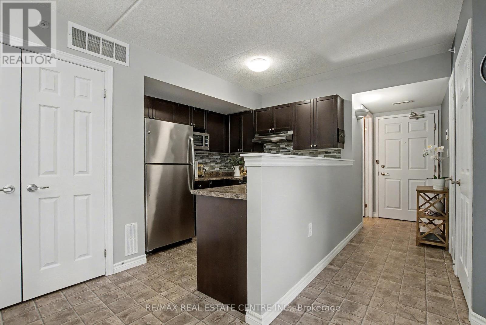 204 - 1380 Main Street E, Milton, Ontario  L9T 7S4 - Photo 8 - W12440503